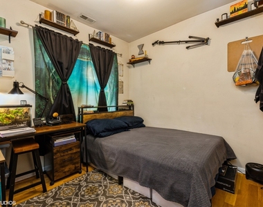 6423 N Greenview Avenue - Photo Thumbnail 8