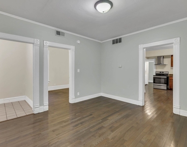 2123 Wesley Avenue - Photo Thumbnail 4