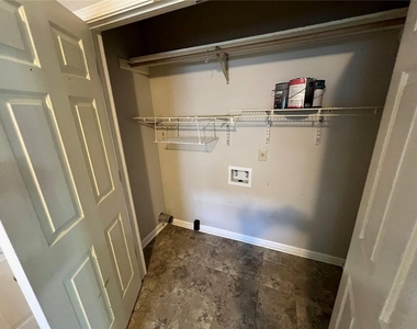 2735 Fairlane Drive - Photo Thumbnail 3