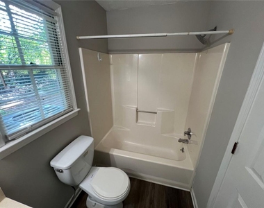 2735 Fairlane Drive - Photo Thumbnail 6