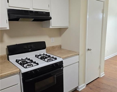 1225 Oakplace Drive Sw - Photo Thumbnail 4