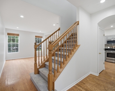 611 Lakeridge Court - Photo Thumbnail 2