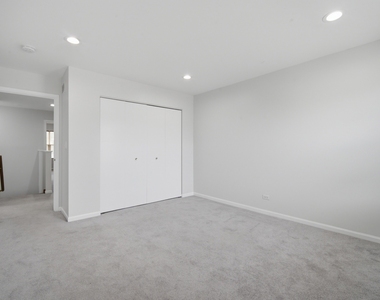 611 Lakeridge Court - Photo Thumbnail 18