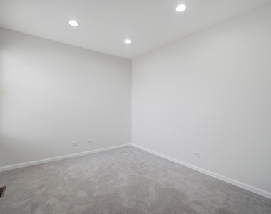 611 Lakeridge Court - Photo Thumbnail 19
