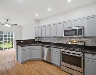 611 Lakeridge Court - Photo Thumbnail 8