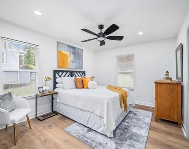 2028 Hilburn Drive Se - Photo Thumbnail 13