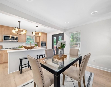 2028 Hilburn Drive Se - Photo Thumbnail 11