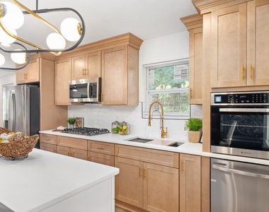 2028 Hilburn Drive Se - Photo Thumbnail 9