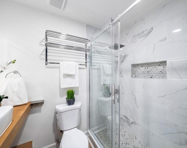 2028 Hilburn Drive Se - Photo Thumbnail 17