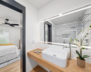 2028 Hilburn Drive Se - Photo Thumbnail 18