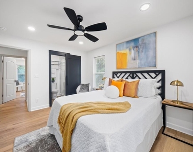 2028 Hilburn Drive Se - Photo Thumbnail 15