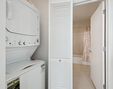 1201 S Prairie Avenue - Photo Thumbnail 11