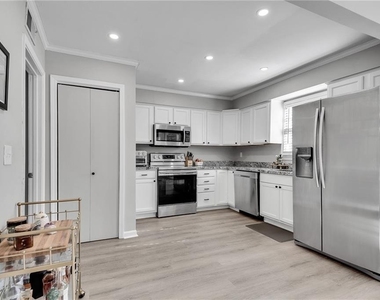 6520 Roswell Road - Photo Thumbnail 11