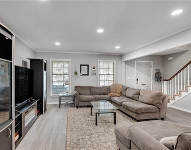 6520 Roswell Road - Photo Thumbnail 5