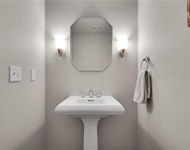 6520 Roswell Road - Photo Thumbnail 13