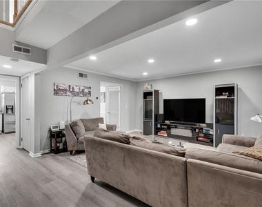 6520 Roswell Road - Photo Thumbnail 4