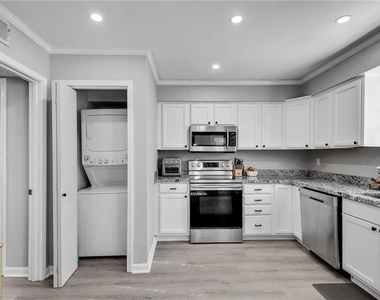 6520 Roswell Road - Photo Thumbnail 12