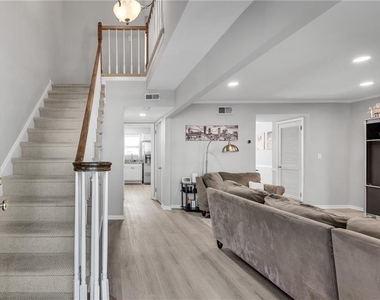6520 Roswell Road - Photo Thumbnail 2
