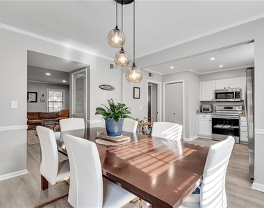 6520 Roswell Road - Photo Thumbnail 9