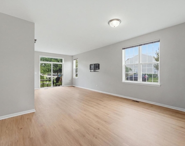3133 Falling Waters Lane - Photo Thumbnail 7