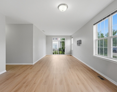 3133 Falling Waters Lane - Photo Thumbnail 8