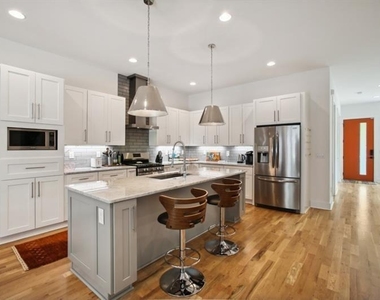 129 Holiday Avenue - Photo Thumbnail 5