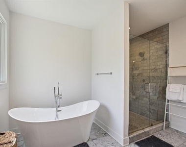 129 Holiday Avenue - Photo Thumbnail 17