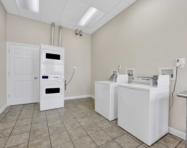414 W Walnut Street - Photo Thumbnail 16