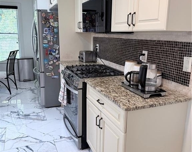 2825 Calico Court Ne - Photo Thumbnail 2