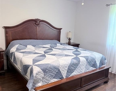2825 Calico Court Ne - Photo Thumbnail 9