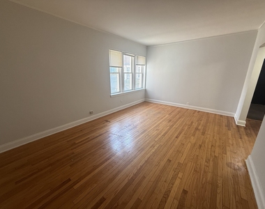 7346 N Damen Avenue - Photo Thumbnail 3