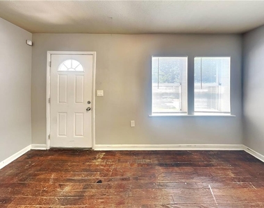 177 Lawton Street Sw - Photo Thumbnail 3