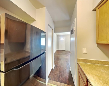177 Lawton Street Sw - Photo Thumbnail 6