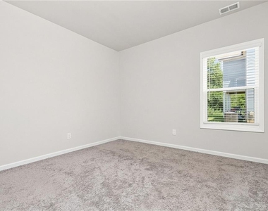 212 Venture Drive - Photo Thumbnail 9