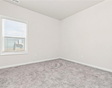 212 Venture Drive - Photo Thumbnail 8