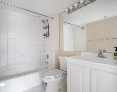 345 N Lasalle Boulevard - Photo Thumbnail 8