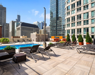 345 N Lasalle Boulevard - Photo Thumbnail 14