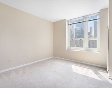 345 N Lasalle Boulevard - Photo Thumbnail 7