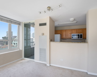 345 N Lasalle Boulevard - Photo Thumbnail 2