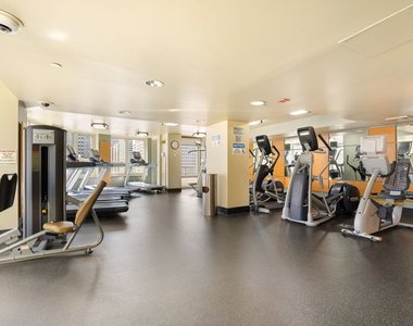 345 N Lasalle Boulevard - Photo Thumbnail 12