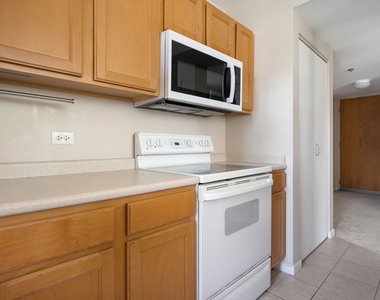 345 N Lasalle Boulevard - Photo Thumbnail 3