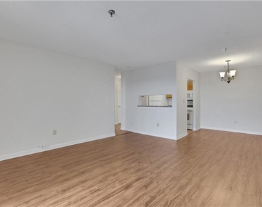 300 Johnson Ferry Road Ne - Photo Thumbnail 8