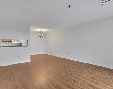300 Johnson Ferry Road Ne - Photo Thumbnail 7