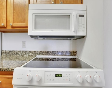300 Johnson Ferry Road Ne - Photo Thumbnail 4