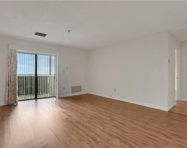300 Johnson Ferry Road Ne - Photo Thumbnail 9