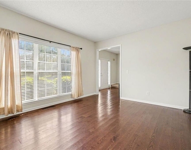 2200 Traywick Chase - Photo Thumbnail 5