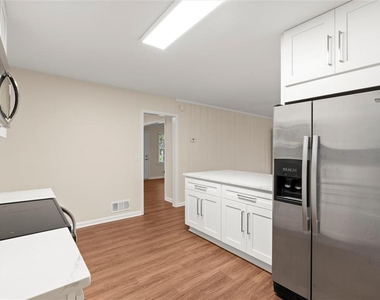 174 Cromwell Road - Photo Thumbnail 13