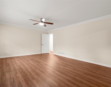 174 Cromwell Road - Photo Thumbnail 5