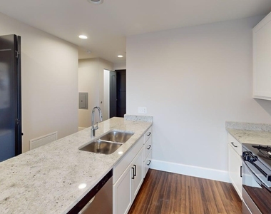 40 Dupage Court - Photo Thumbnail 5