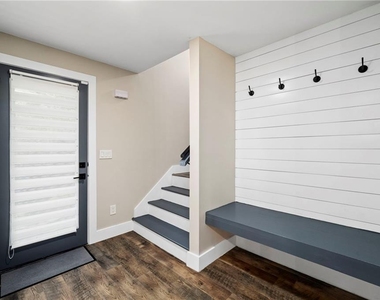 298 Roy Street Sw - Photo Thumbnail 22